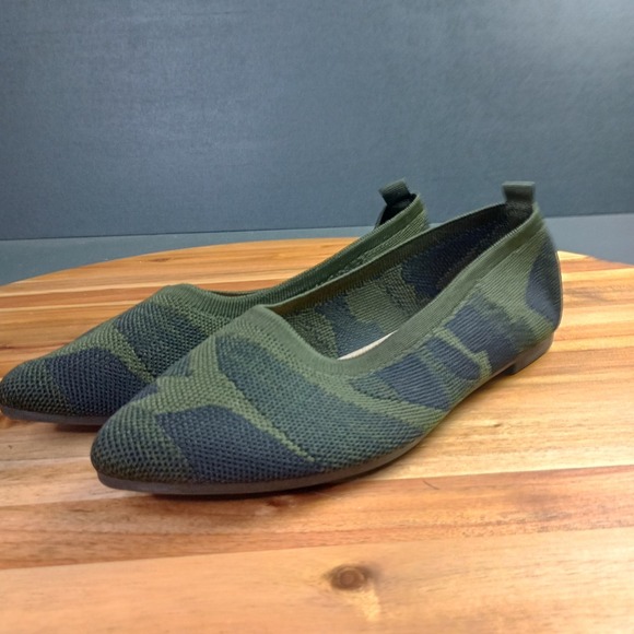 Free Reign Women's Slip On Camo Camouflage Point Toe Ballet Flats Size 10 Knit - Picture 2 of 10